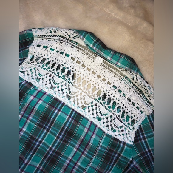 Plaid Button Down Top - Picture 4 of 6